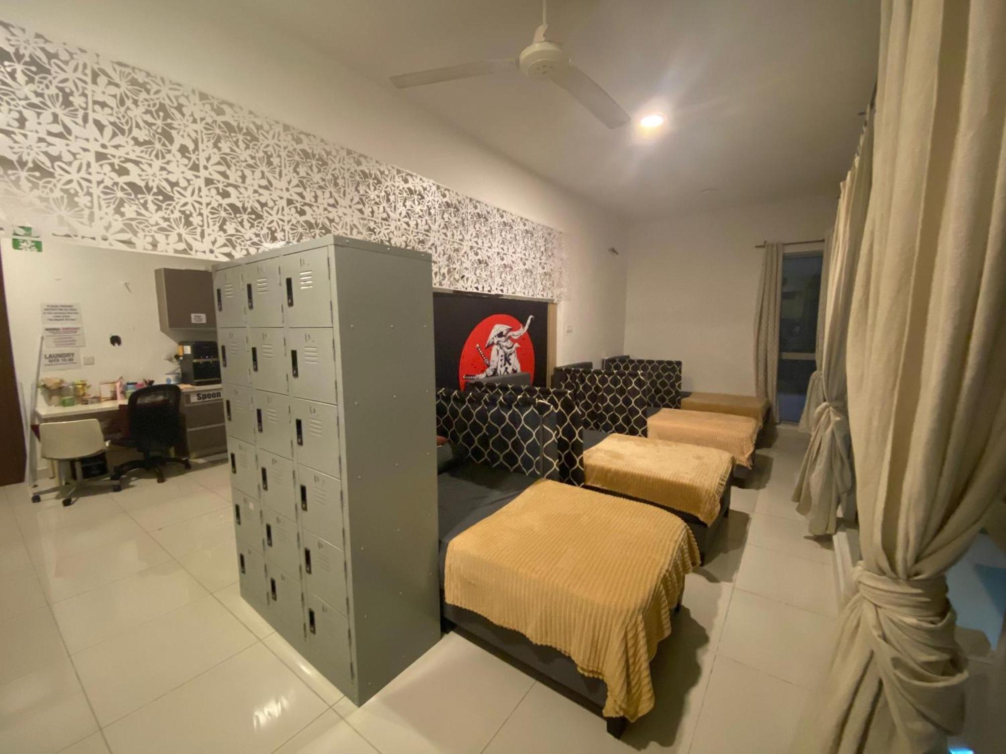 Regalia Bestfriend Hostel Куала Лумпур Екстериор снимка
