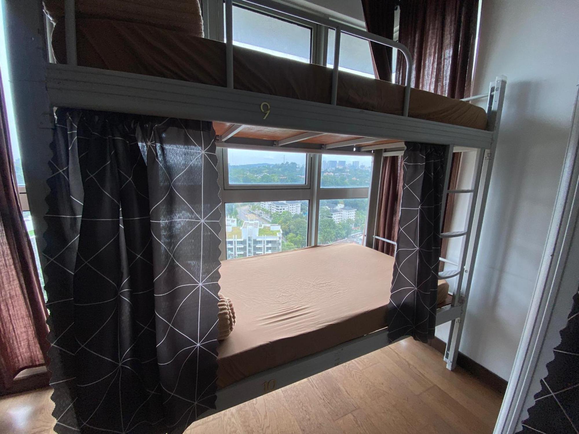 Regalia Bestfriend Hostel Куала Лумпур Екстериор снимка